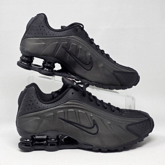 Nike Shox R4 GS Triple Black Shoes Youth Size 4.5Y Womens Size 6 CW2626-003 New - Picture 2 of 10
